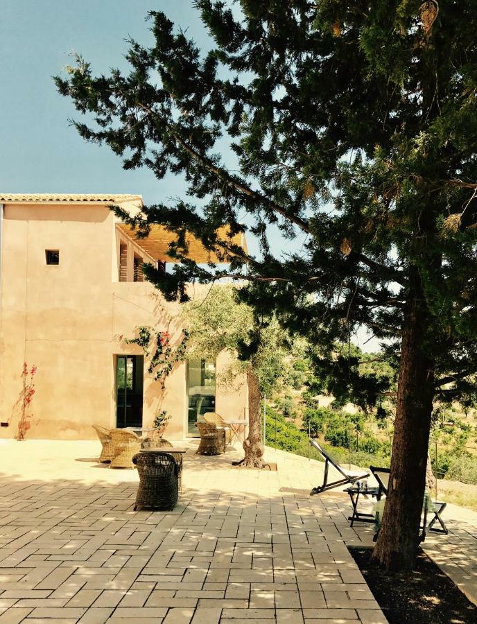 Hotel Battimandorlo à Noto Extérieur photo